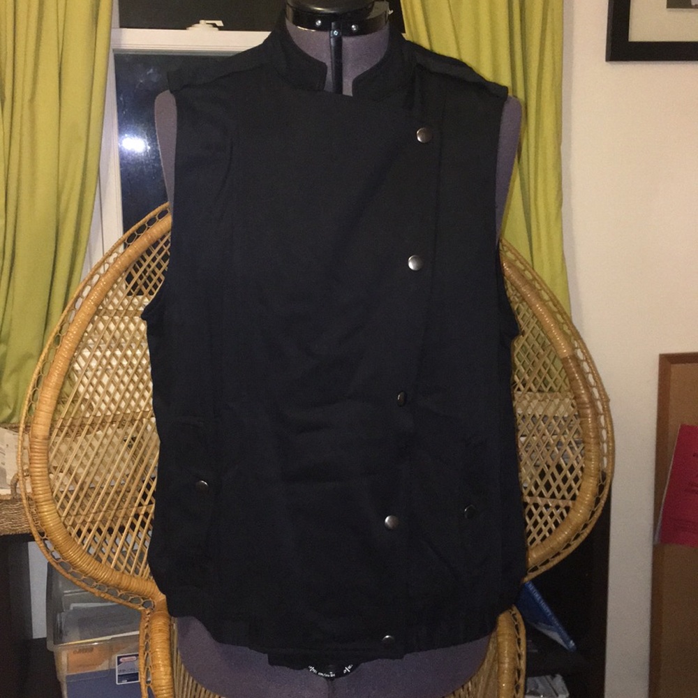 Torrid💥NWT💥Moto Vest w/ snap details